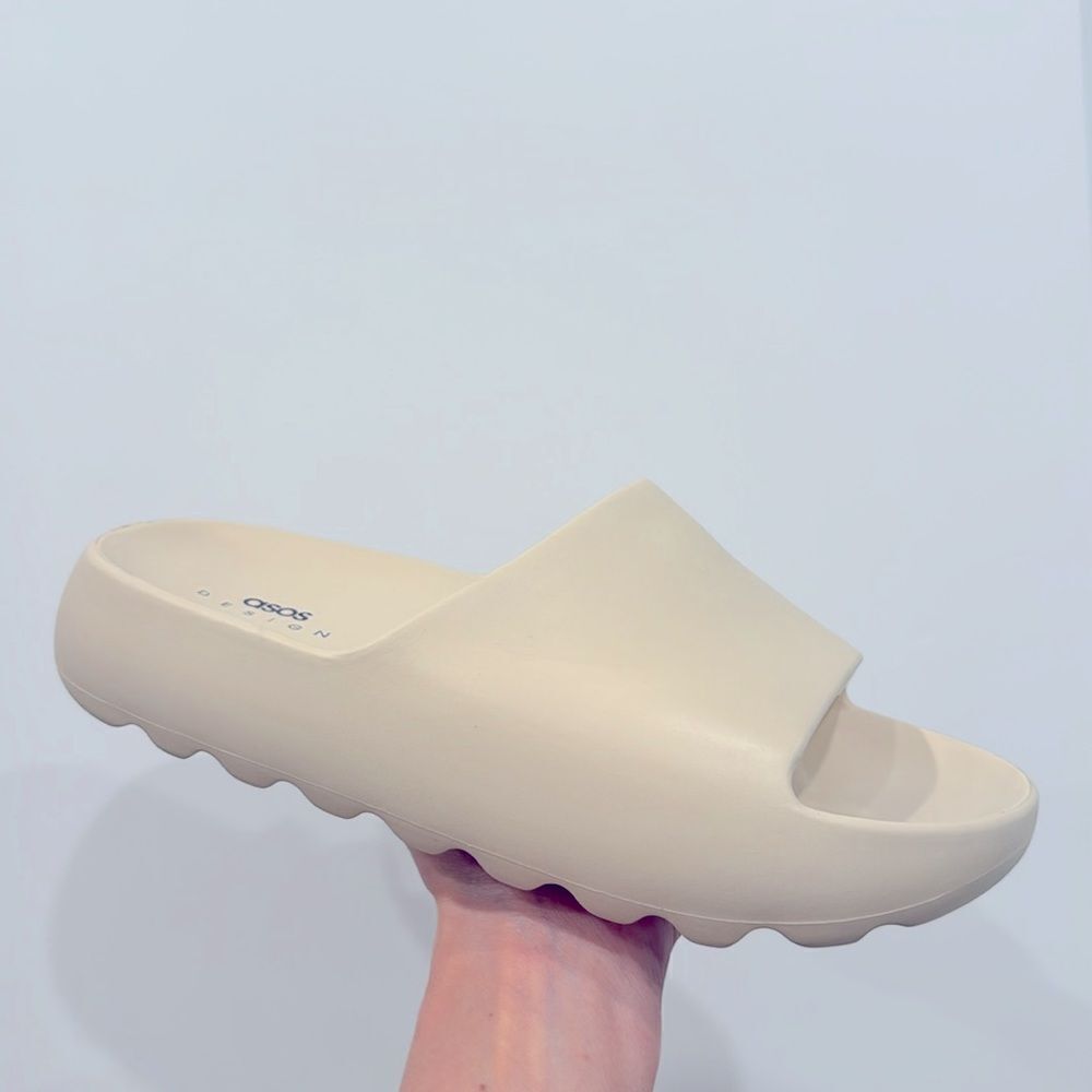 ASOS DESIGN SLIDES